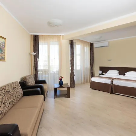 Rome Palace Deluxe 4* 阳光海滩