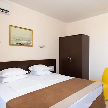 Rome Palace Deluxe 酒店 阳光海滩