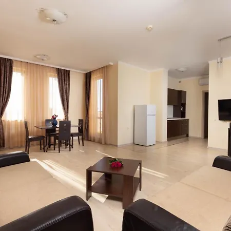 Rome Palace Deluxe 酒店 阳光海滩