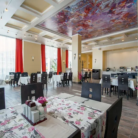 Rome Palace Deluxe 酒店