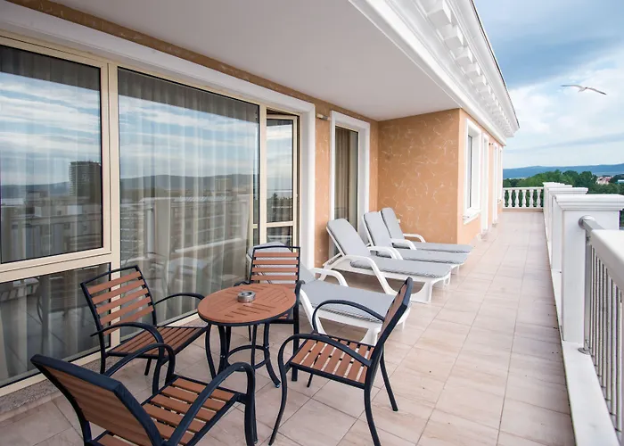 Rome Palace Deluxe Hotell 4*